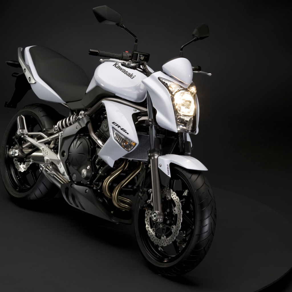 Быстрый мотоцикл Kawasaki ER-6f