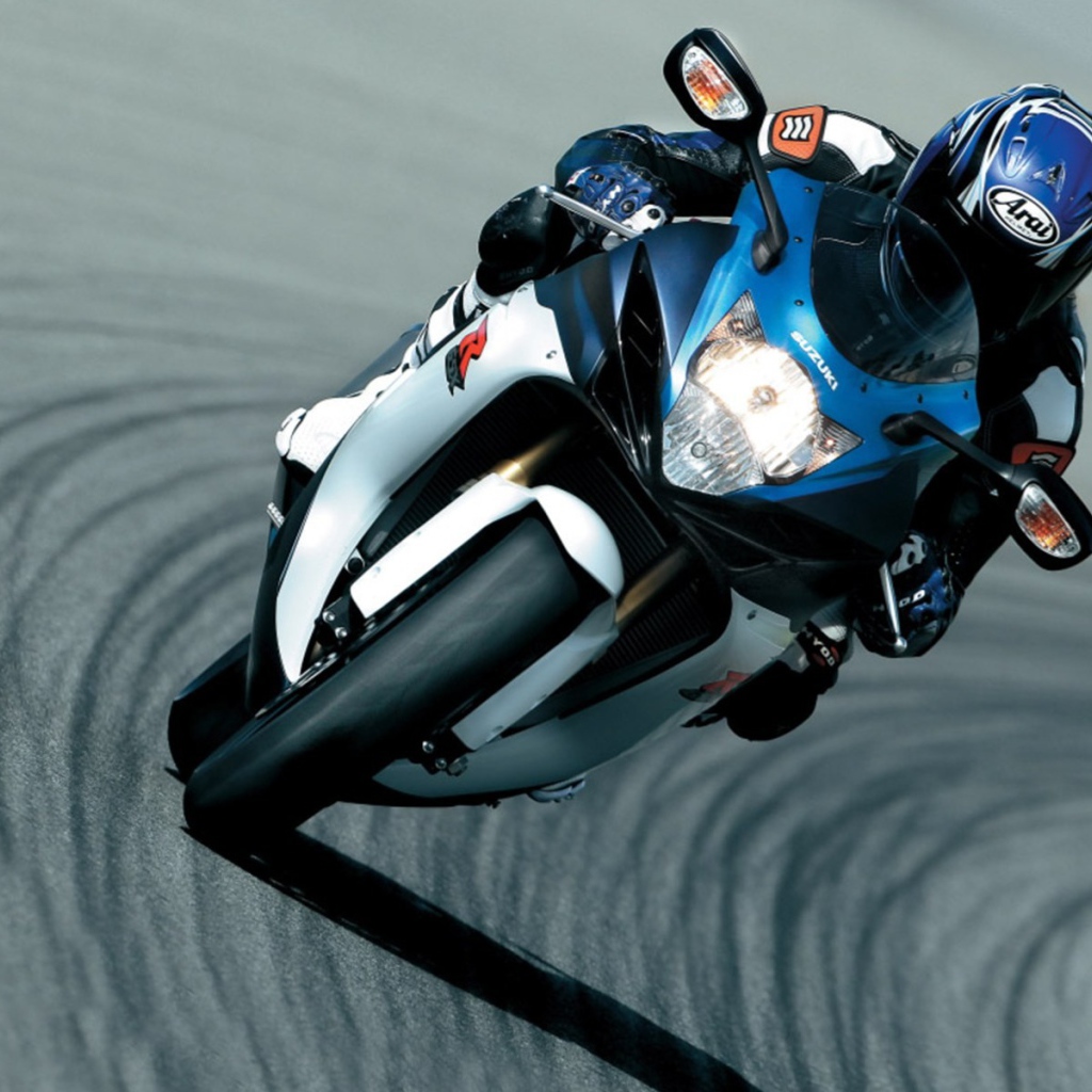 Быстрый мотоцикл Suzuki GSX-R 750