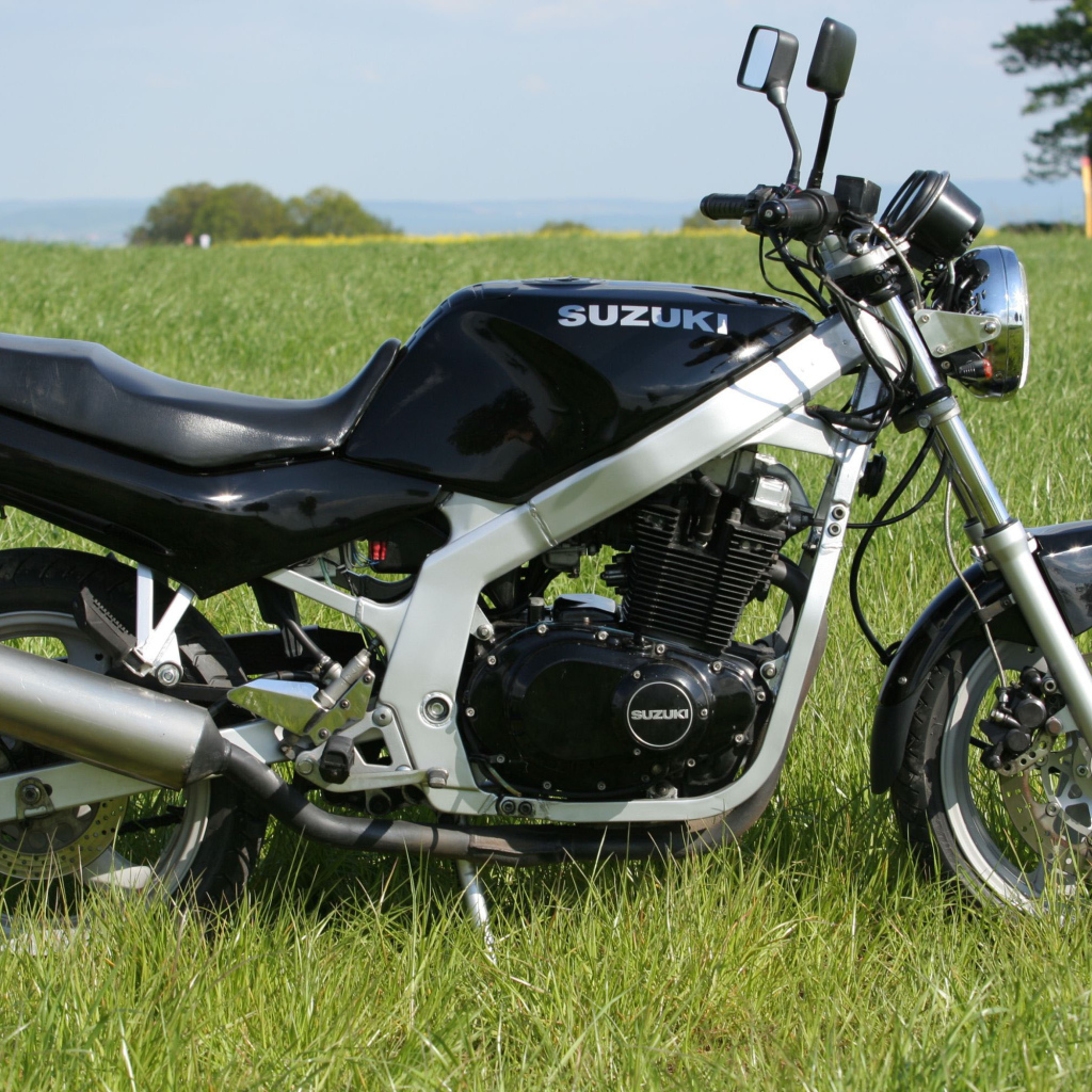 Быстрый мотоцикл Suzuki  GS 500