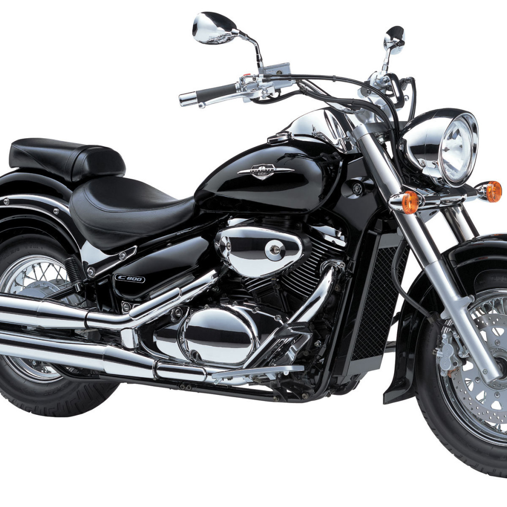 Быстрый мотоцикл Suzuki Intruder C800C