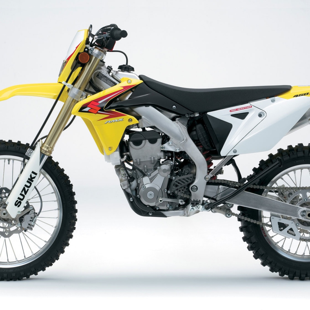 Быстрый мотоцикл Suzuki RMX 450 Z