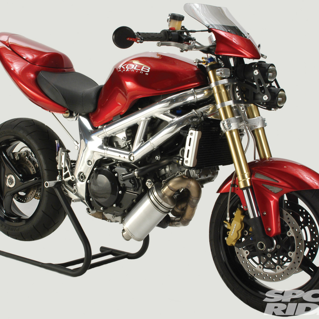 Быстрый мотоцикл Suzuki SV 650 S