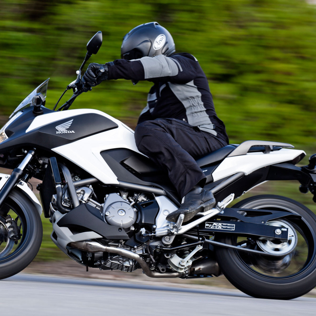 Быстрый мотоцикл Honda NC 700 X