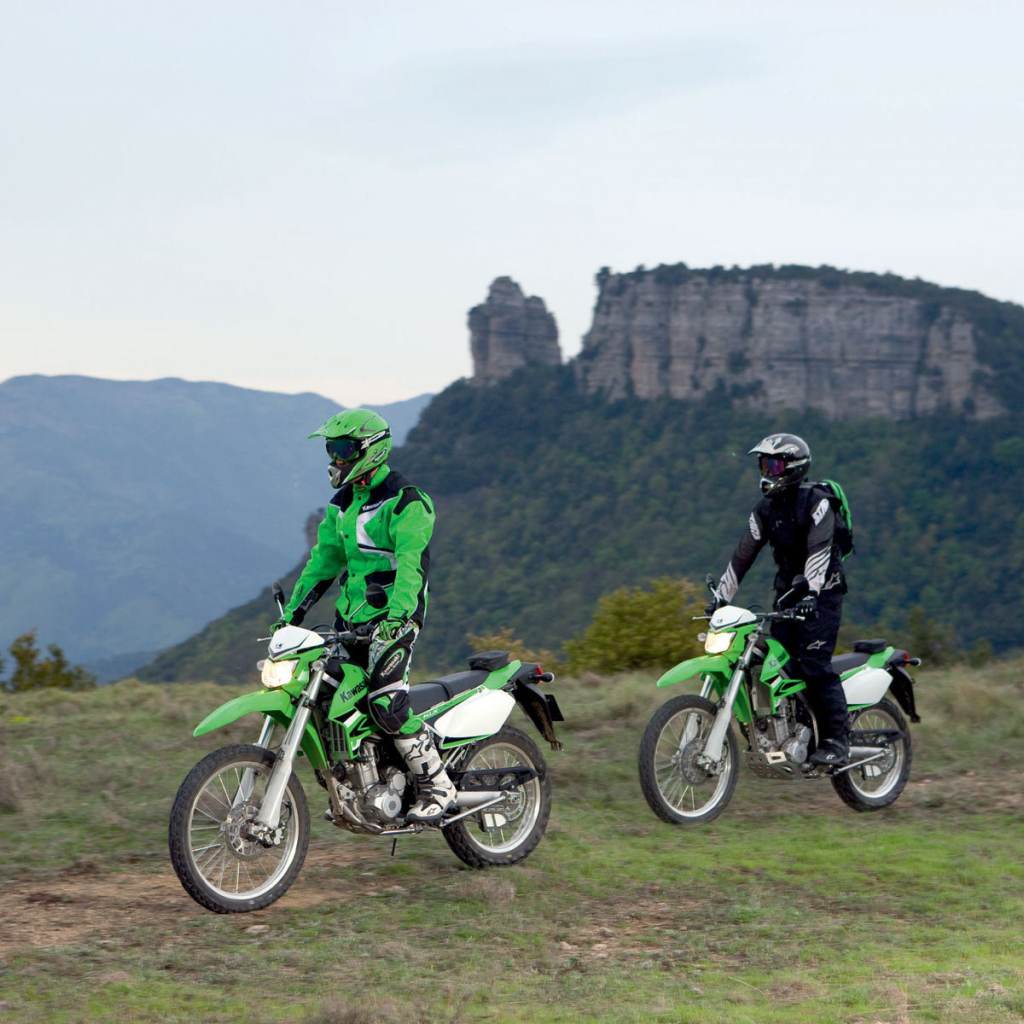 Быстрый мотоцикл Kawasaki KLX 250