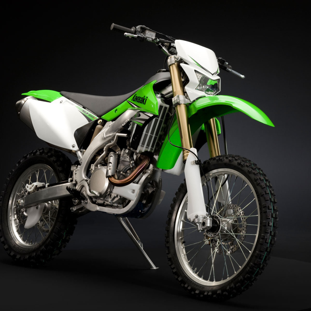 Быстрый мотоцикл Kawasaki KLX 450 R