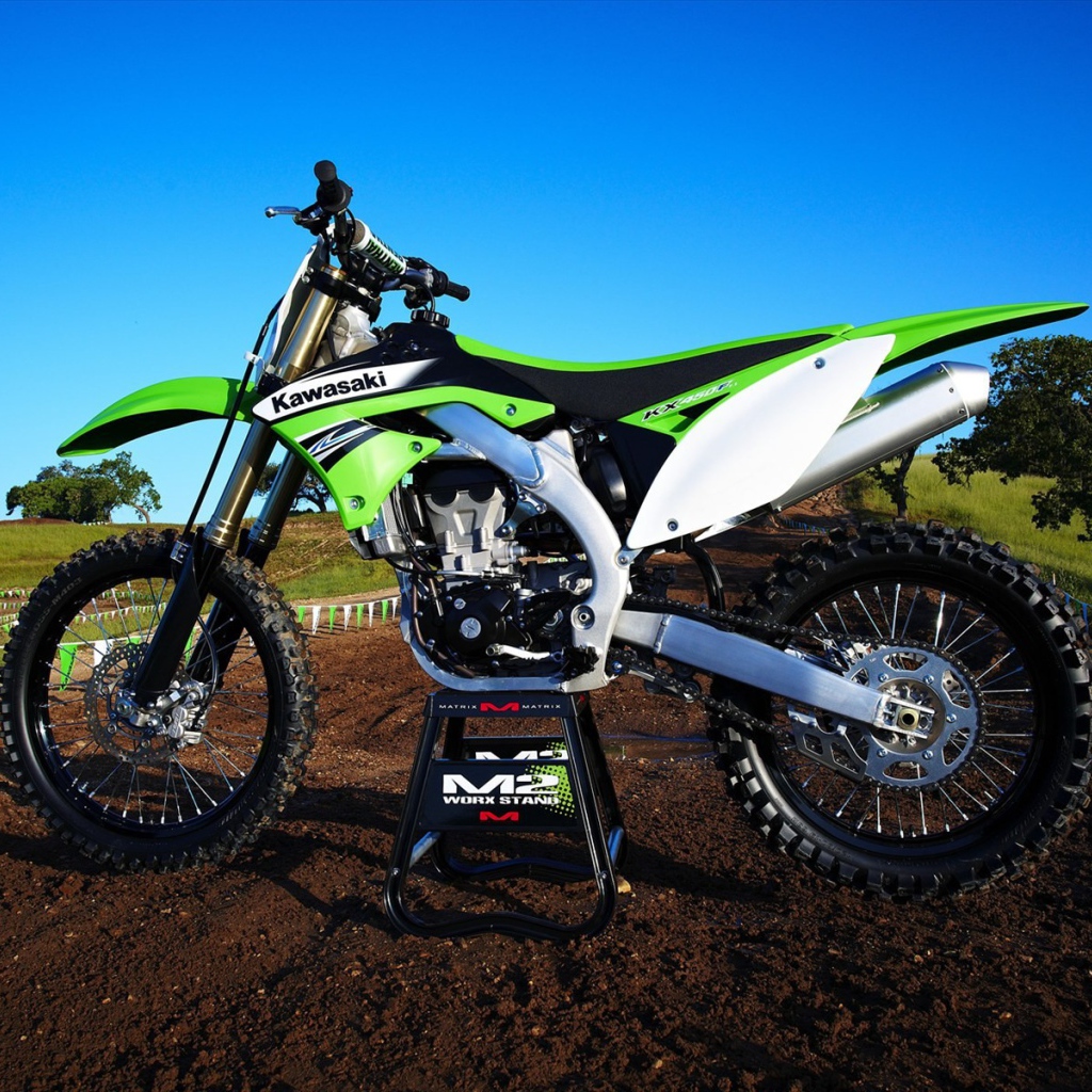 Быстрый мотоцикл Kawasaki KX 450 F