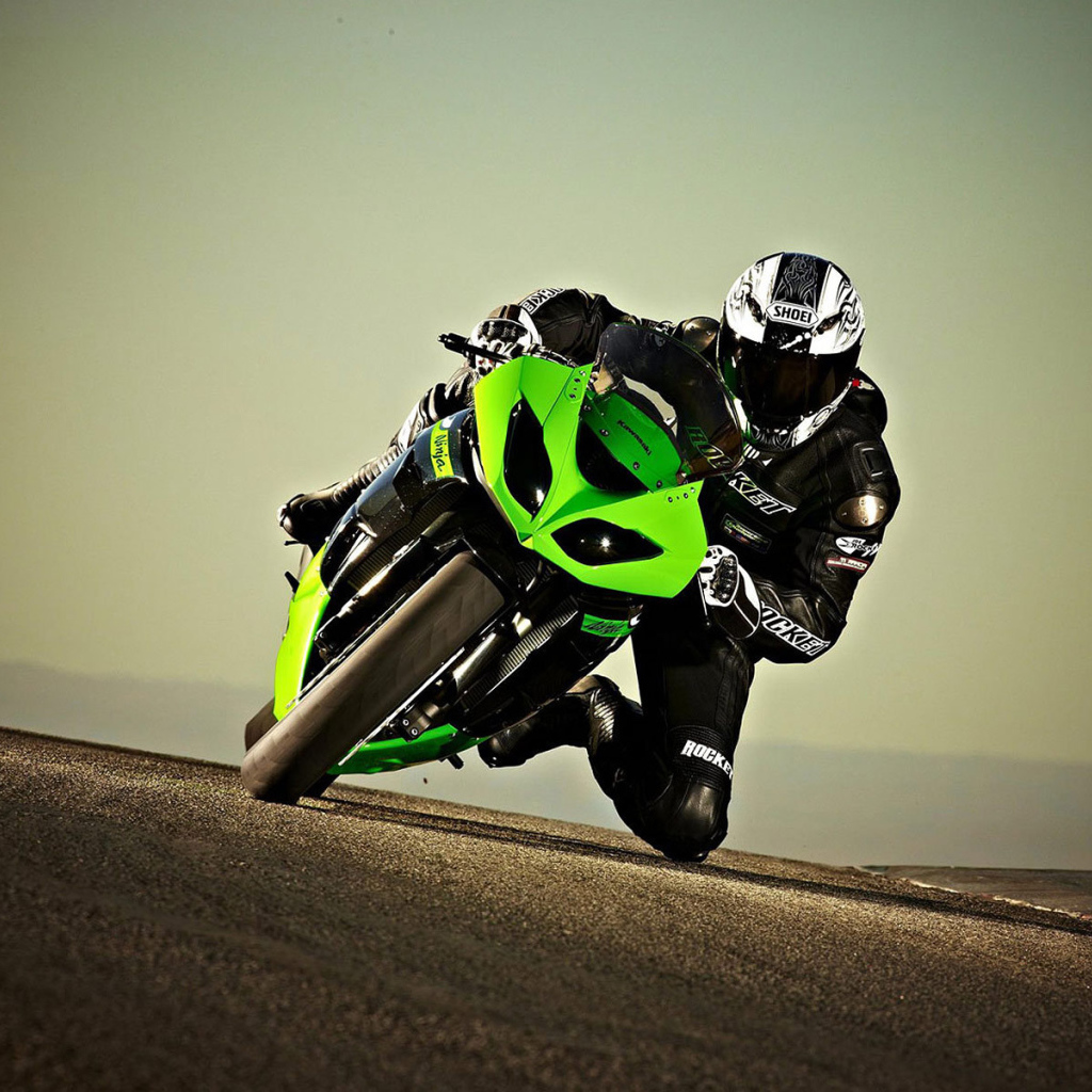 Быстрый мотоцикл Kawasaki Ninja ZX-6R