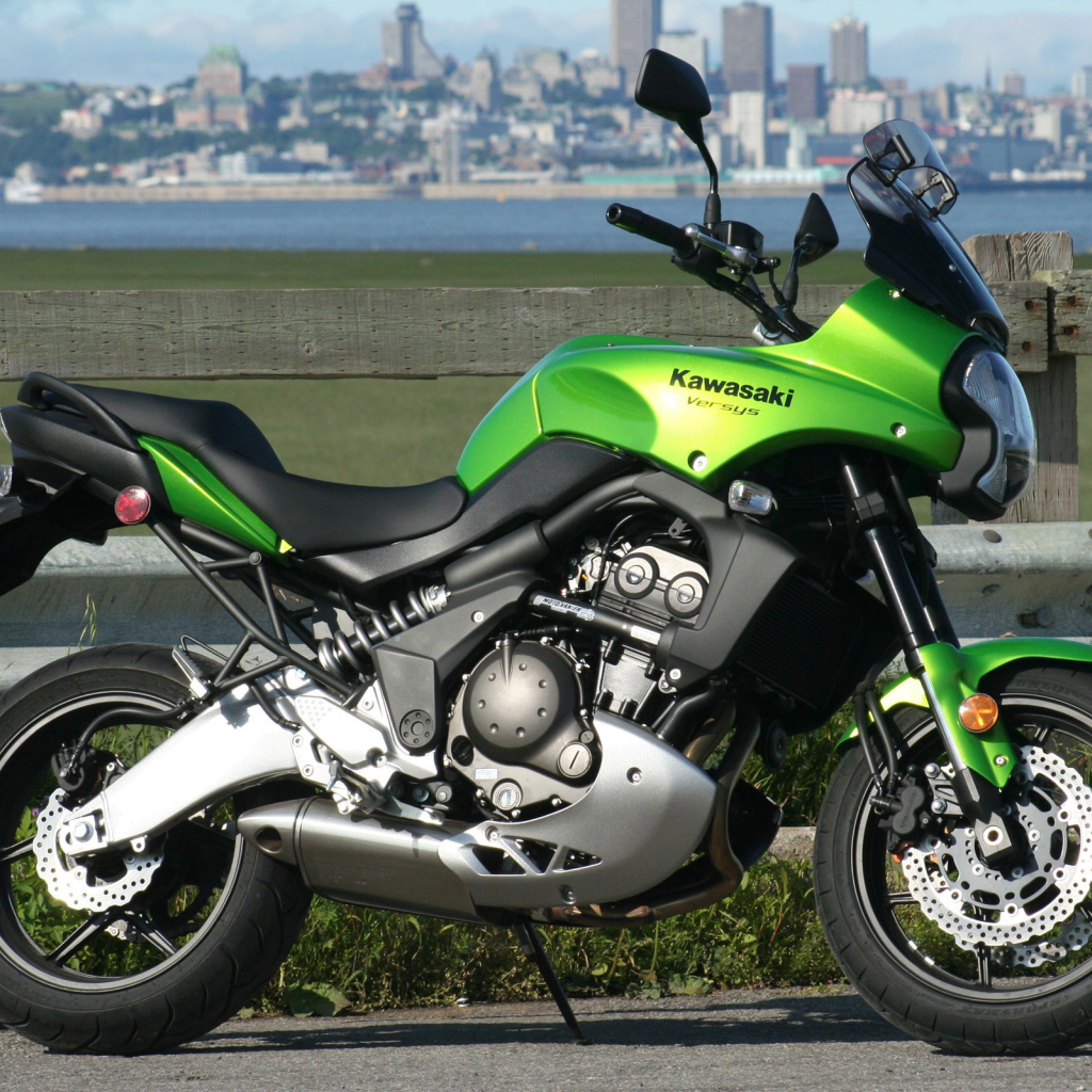 Быстрый мотоцикл Kawasaki Versys