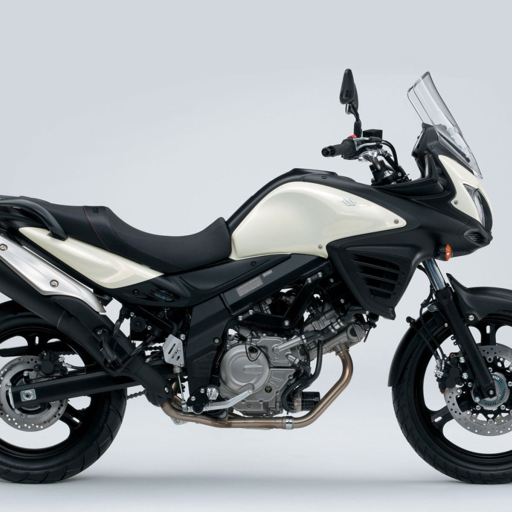 Быстрый мотоцикл Suzuki V-Storm 650 ABS