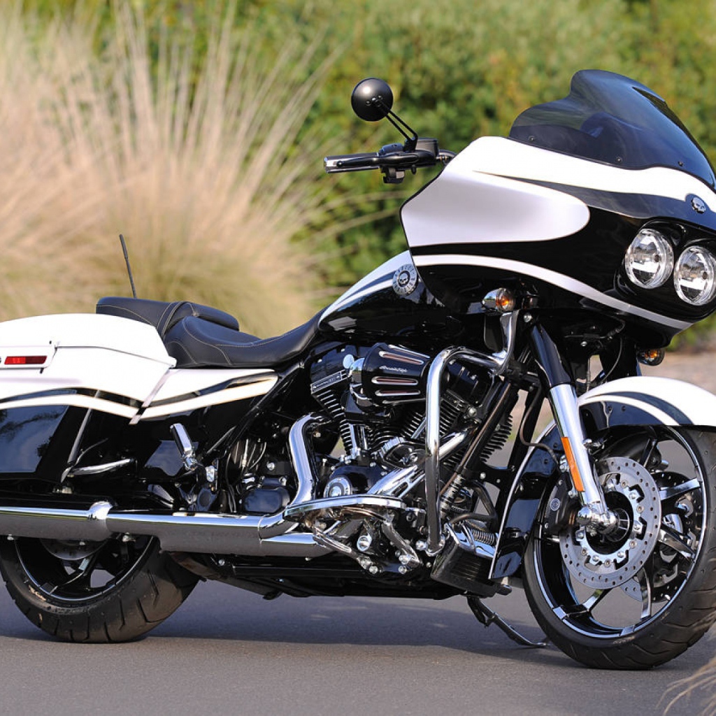 Невероятный мотоцикл Harley-Davidson CVO Road Glide Custom