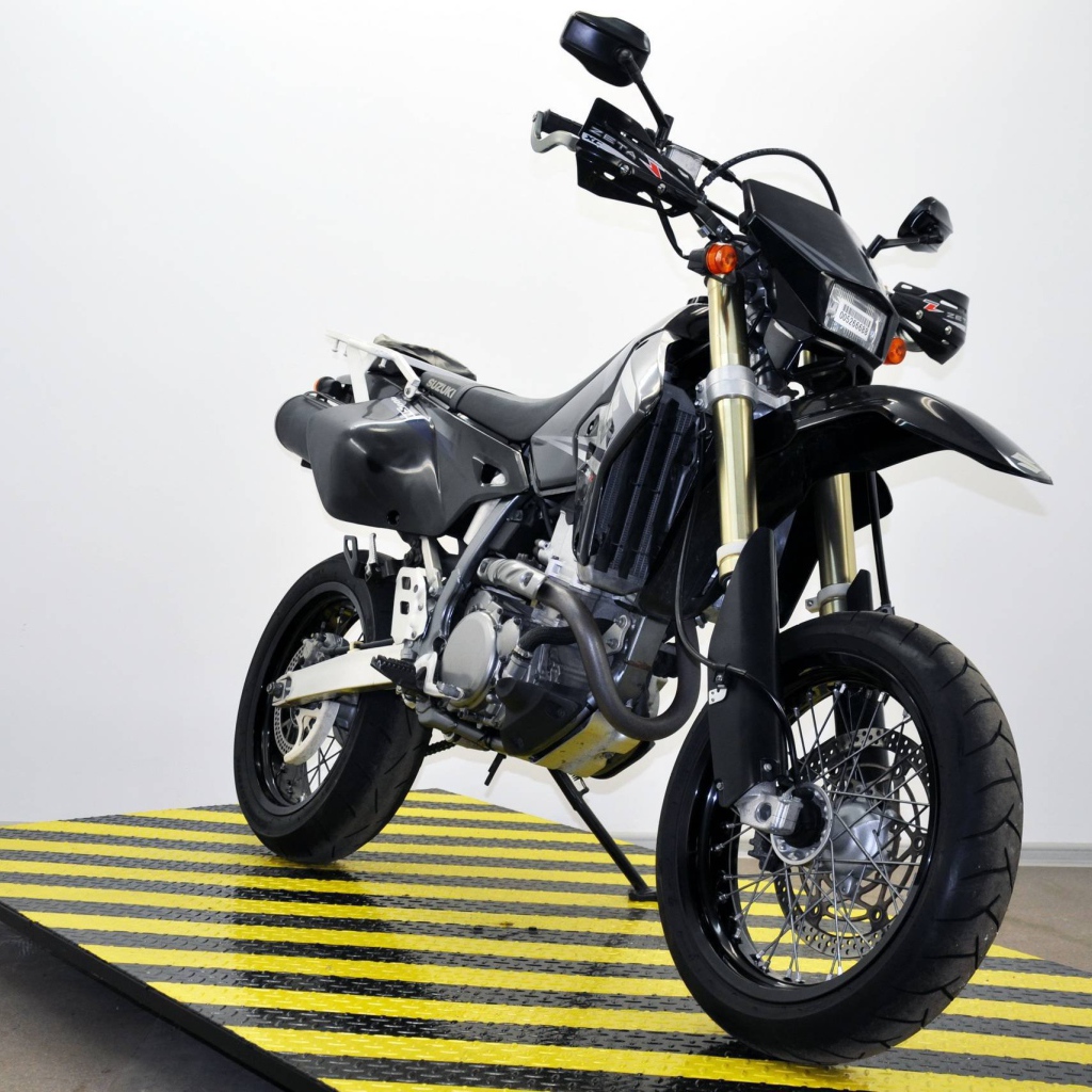 Невероятно быстрый мотоцикл Suzuki  DR-Z 125
