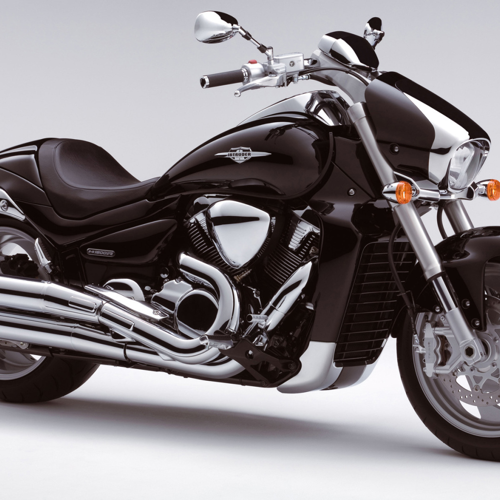 Невероятно быстрый мотоцикл Suzuki Intruder M1800 R