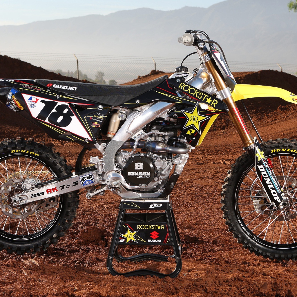 Невероятно быстрый мотоцикл Suzuki RMX 450 Z