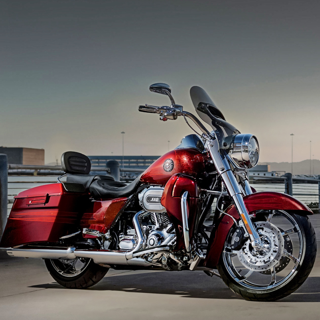 Невероятно быстрый мотоцикл Harley-Davidson CVO Road King