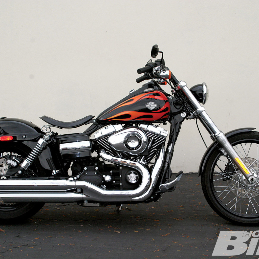 Невероятно быстрый мотоцикл Harley-Davidson Dyna Wide Glide