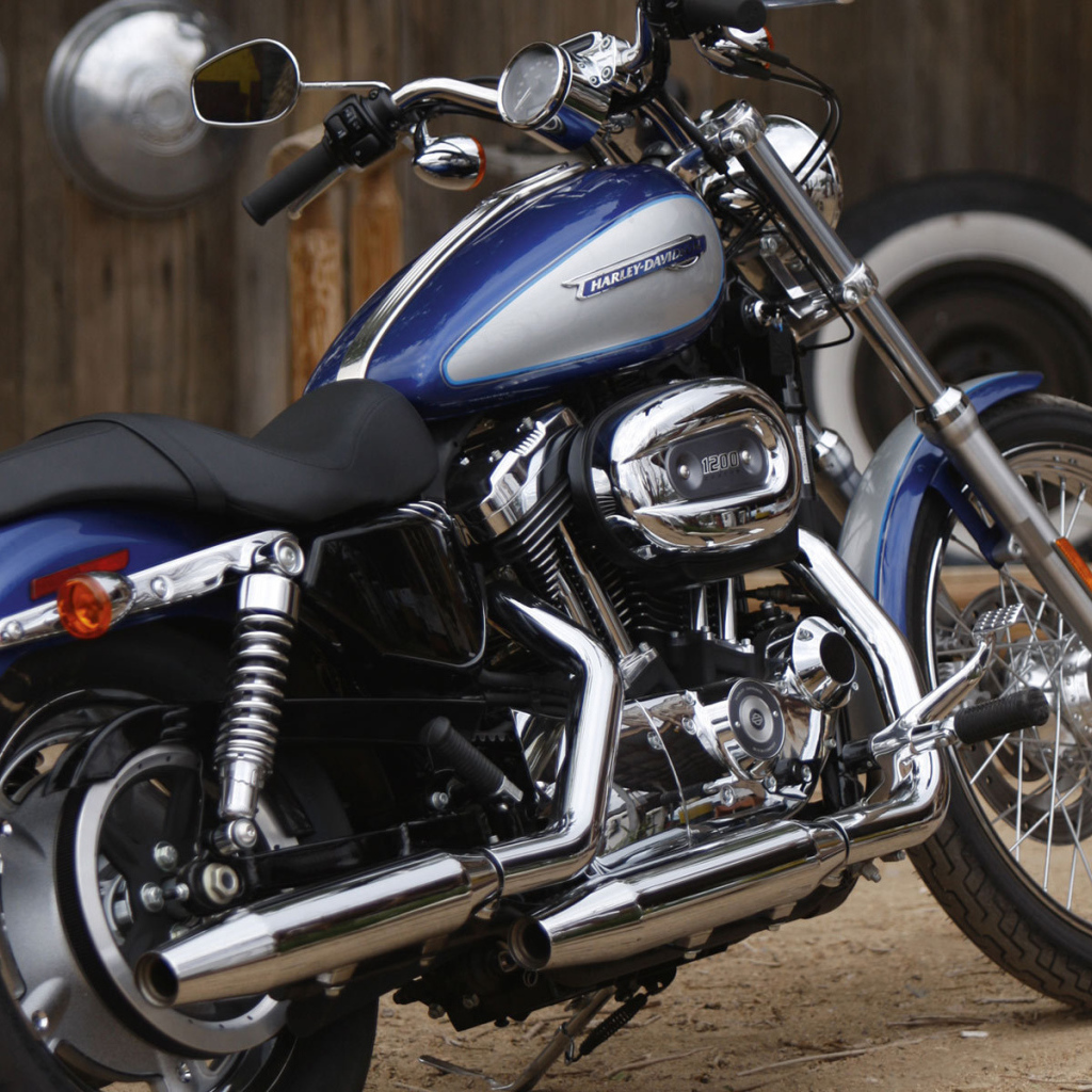 Невероятно быстрый мотоцикл Harley-Davidson XL 1200C Sportster Custom