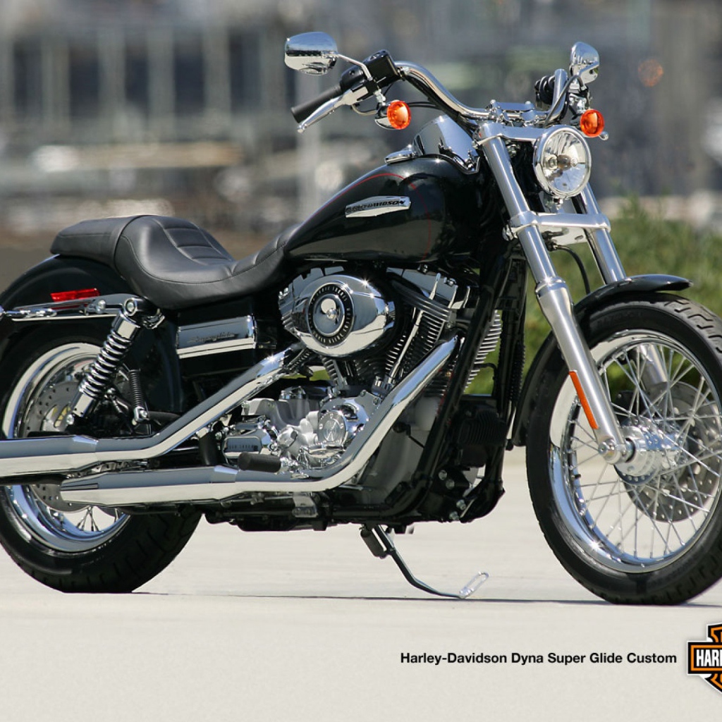 Невероятно быстрый мотоциклHarley-Davidson Dyna Super Glide Custom