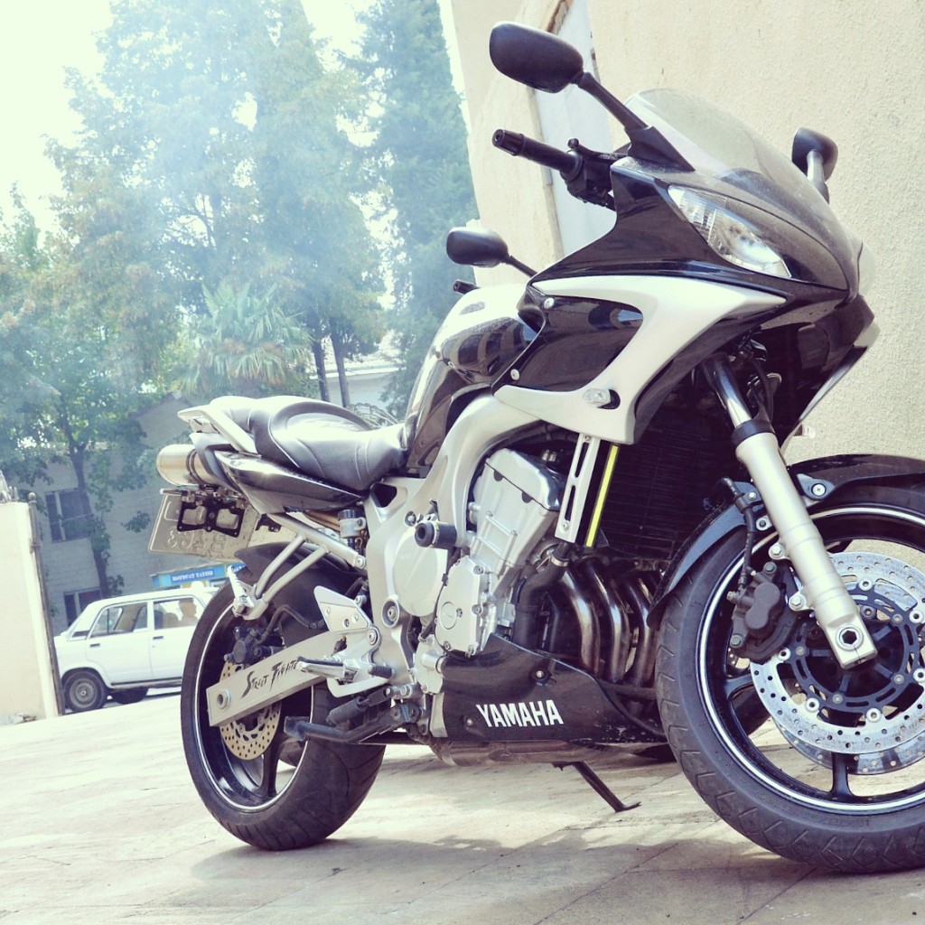 Современный мотоцикл Yamaha