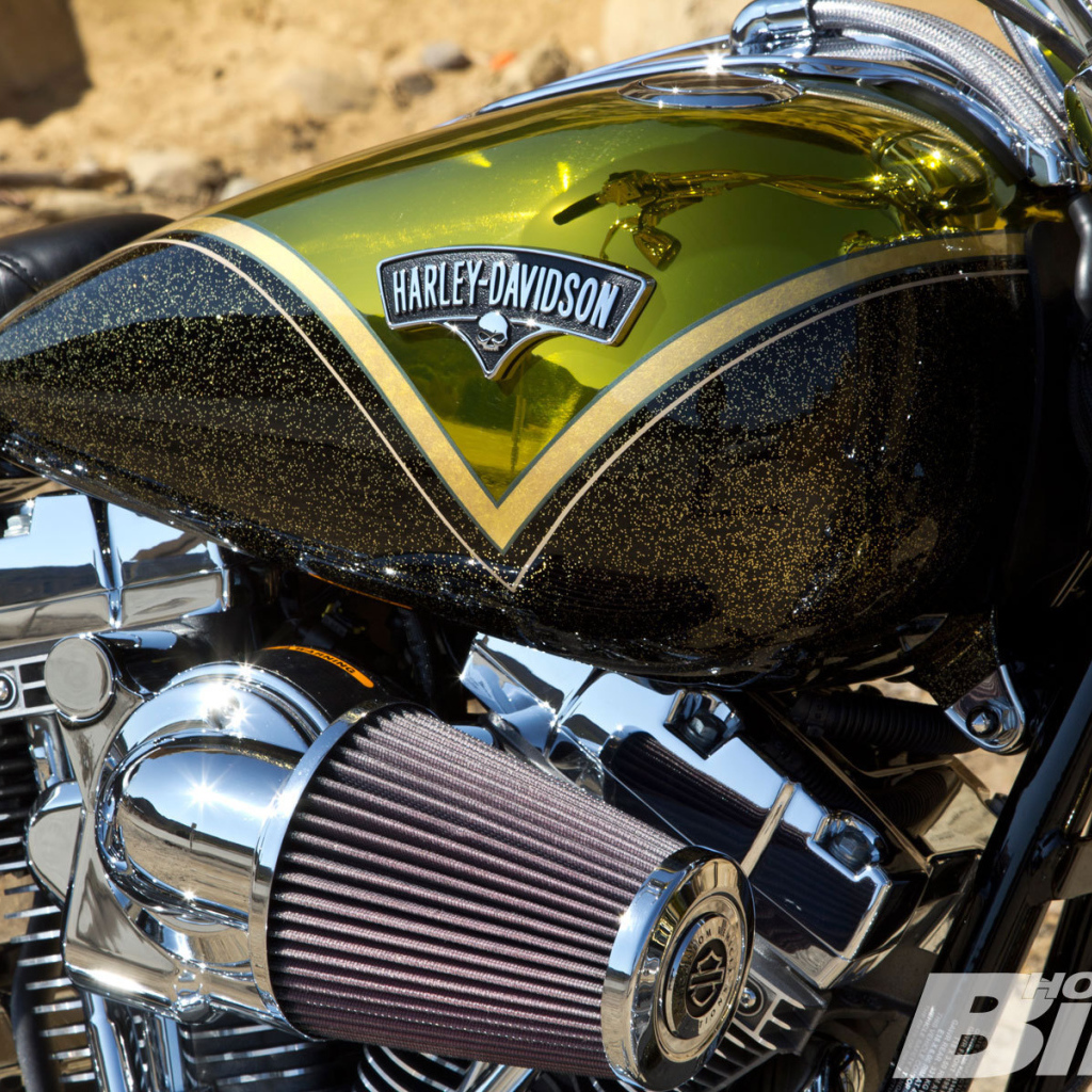 Мотоцикл модели Harley-Davidson CVO Breakout