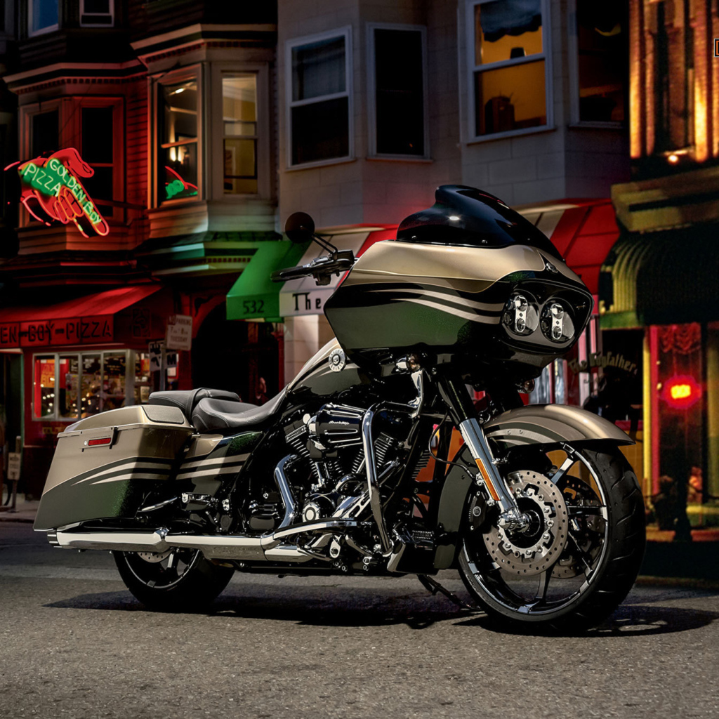 Мотоцикл модели Harley-Davidson CVO Road Glide Custom