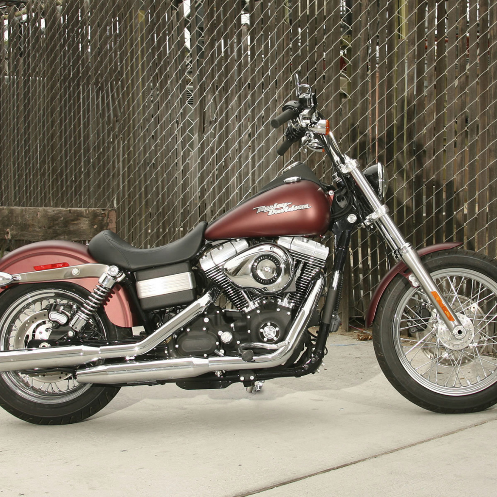 Мотоцикл модели Harley-Davidson Dyna Street Bob