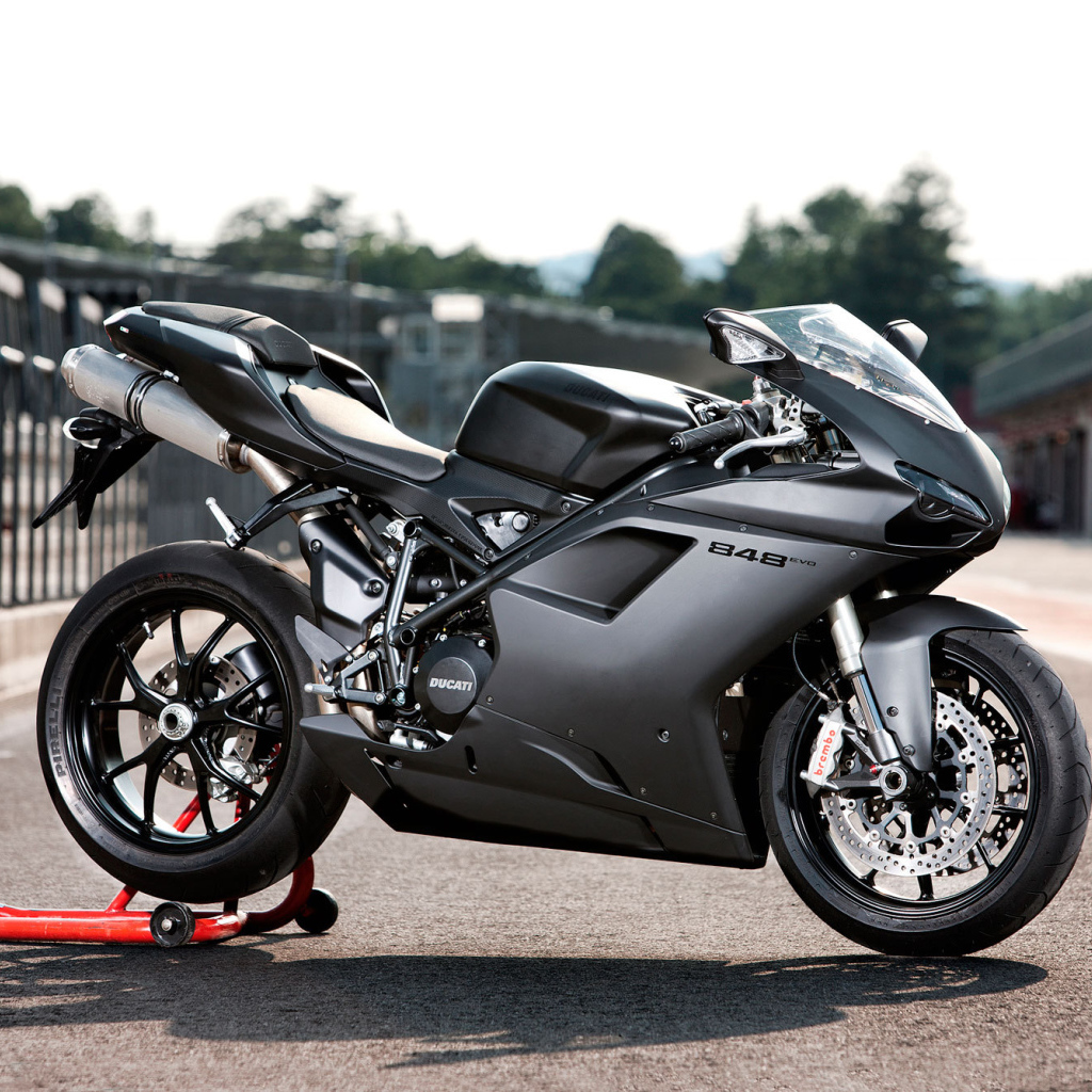 Новый мотоцикл Ducati Superbike 848 Evo
