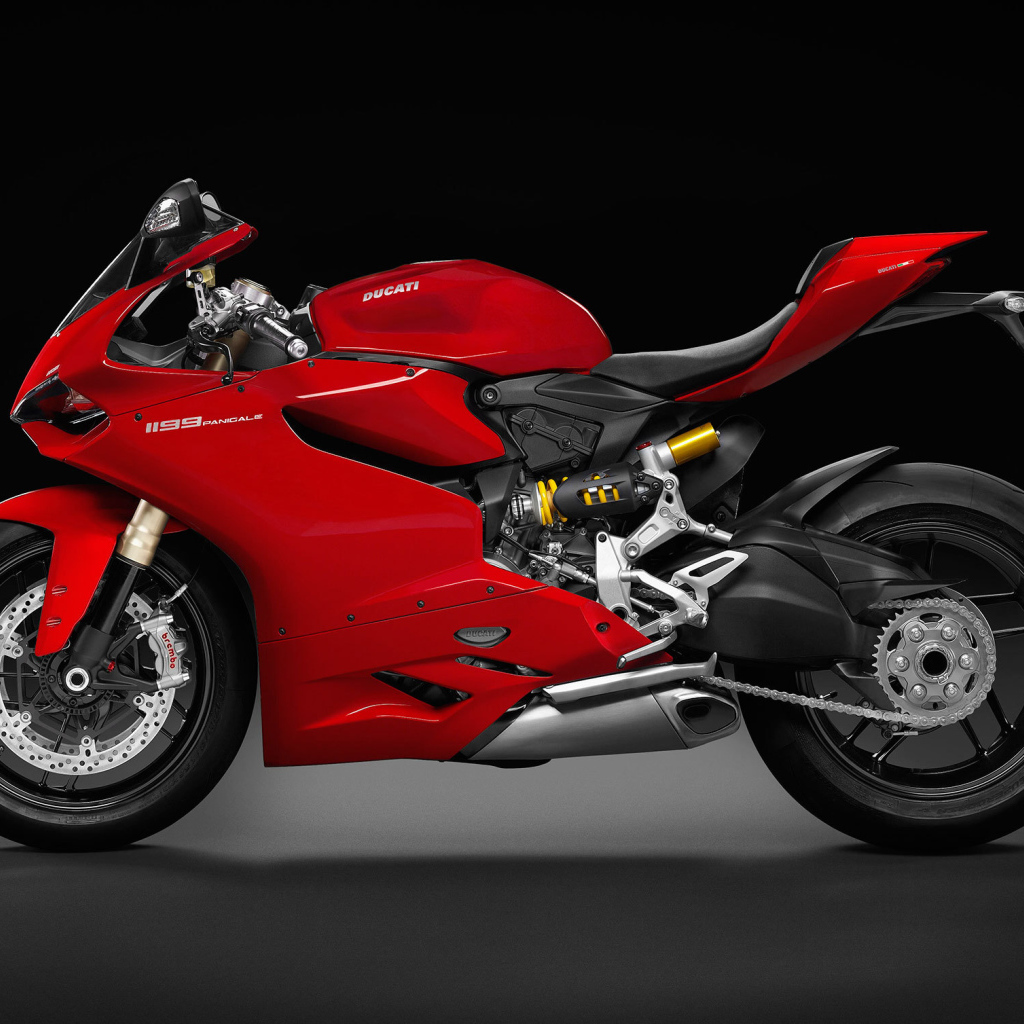 Новый мотоцикл на дороге Ducati Superbike 1199 Panigale