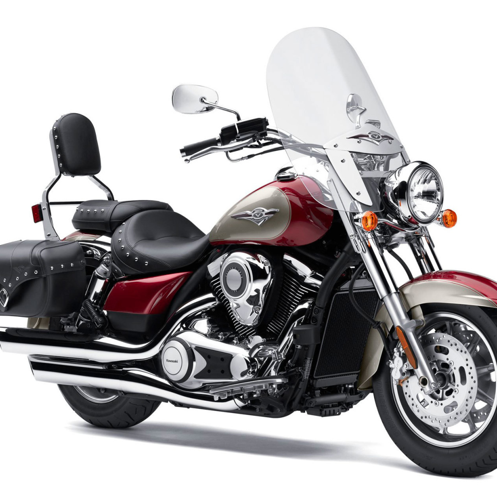 Новый мотоцикл на дороге Kawasaki VN 1700 Classic