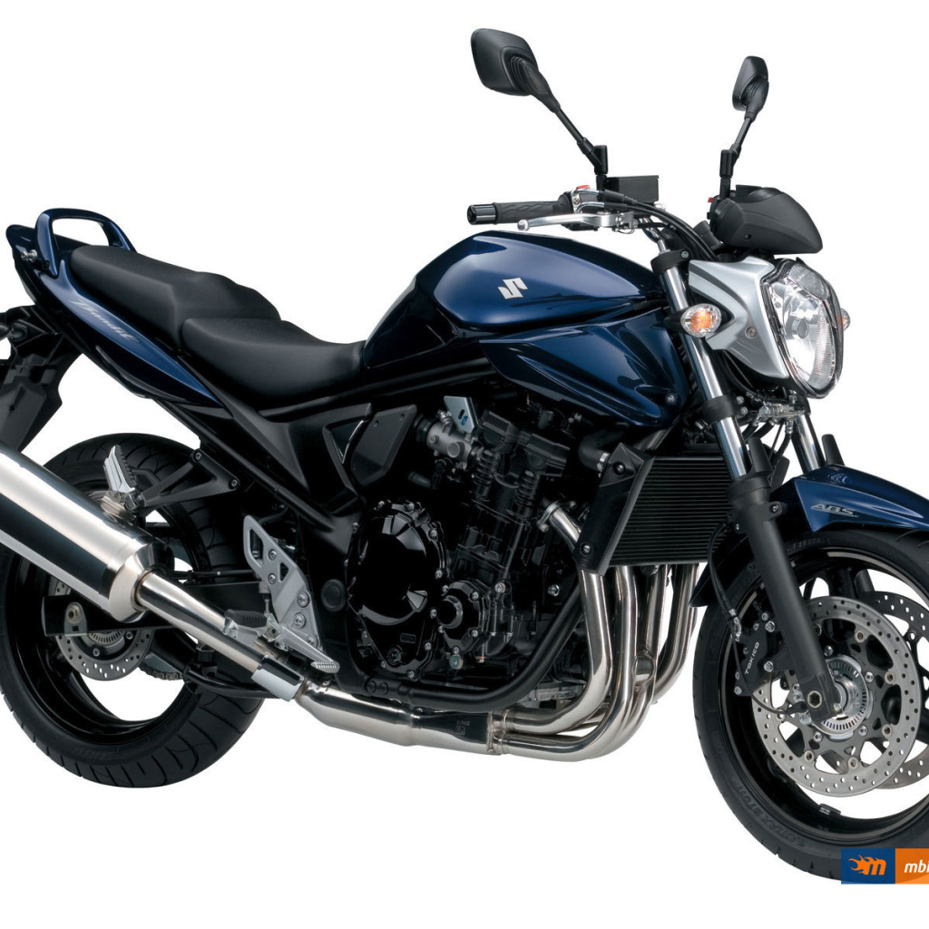 Новый мотоцикл на дороге Suzuki  GSF 650