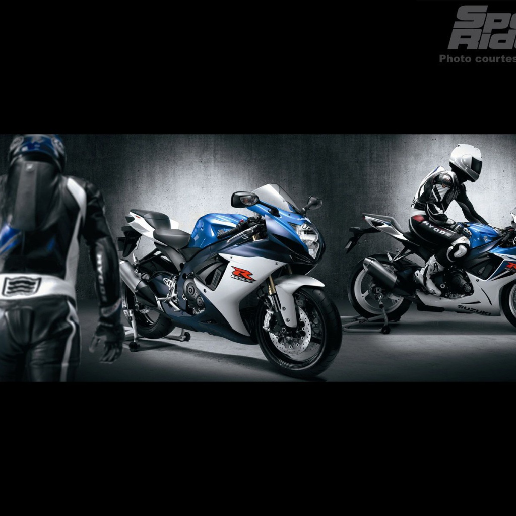 Новый мотоцикл на дороге Suzuki  GSX-R 600
