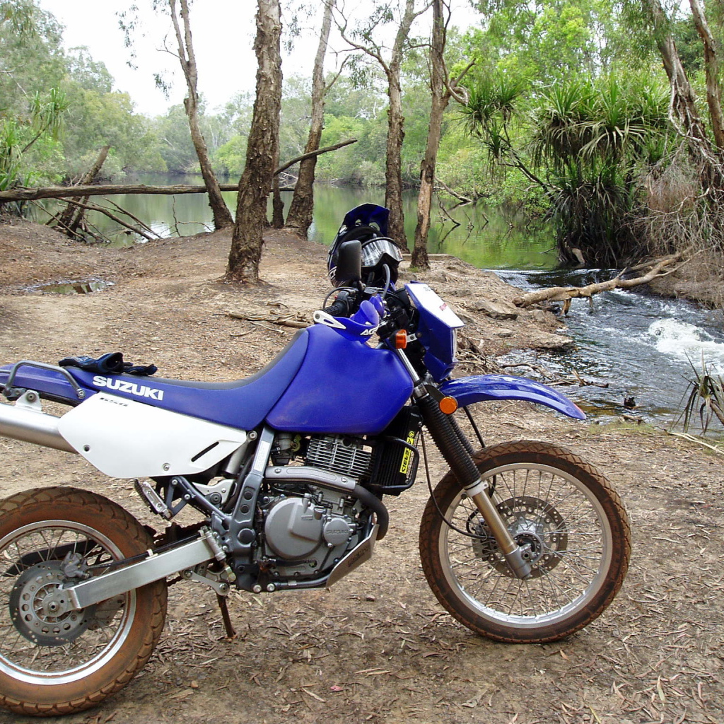 Новый надежный мотоцикл Suzuki DR 650 SE