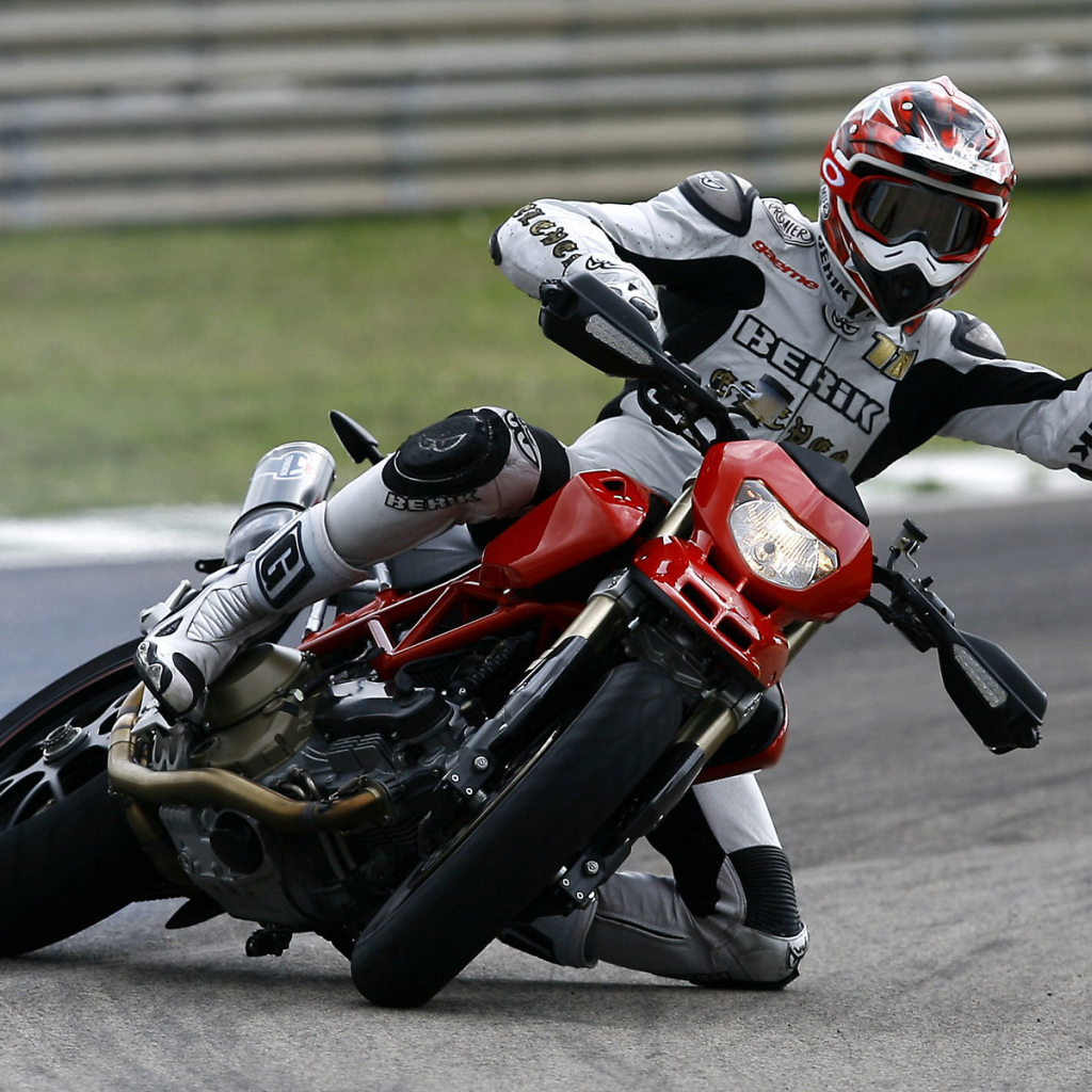 Новый надежный мотоцикл Ducati Hypermotard