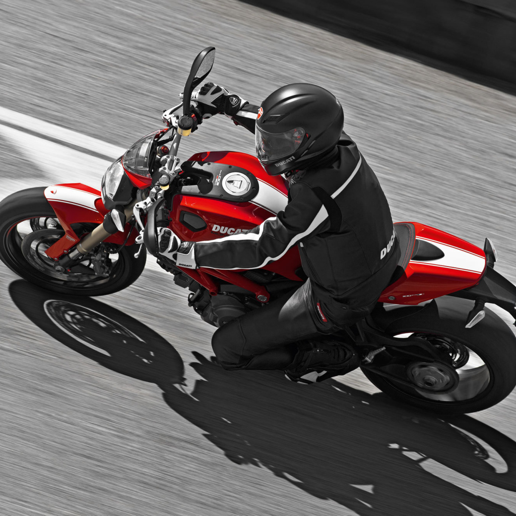 Новый надежный мотоцикл Ducati Monster 796 Corse Stripe