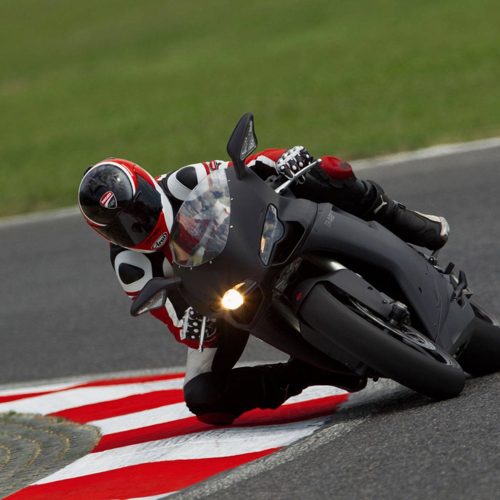 Новый надежный мотоцикл Ducati Superbike 848 Evo