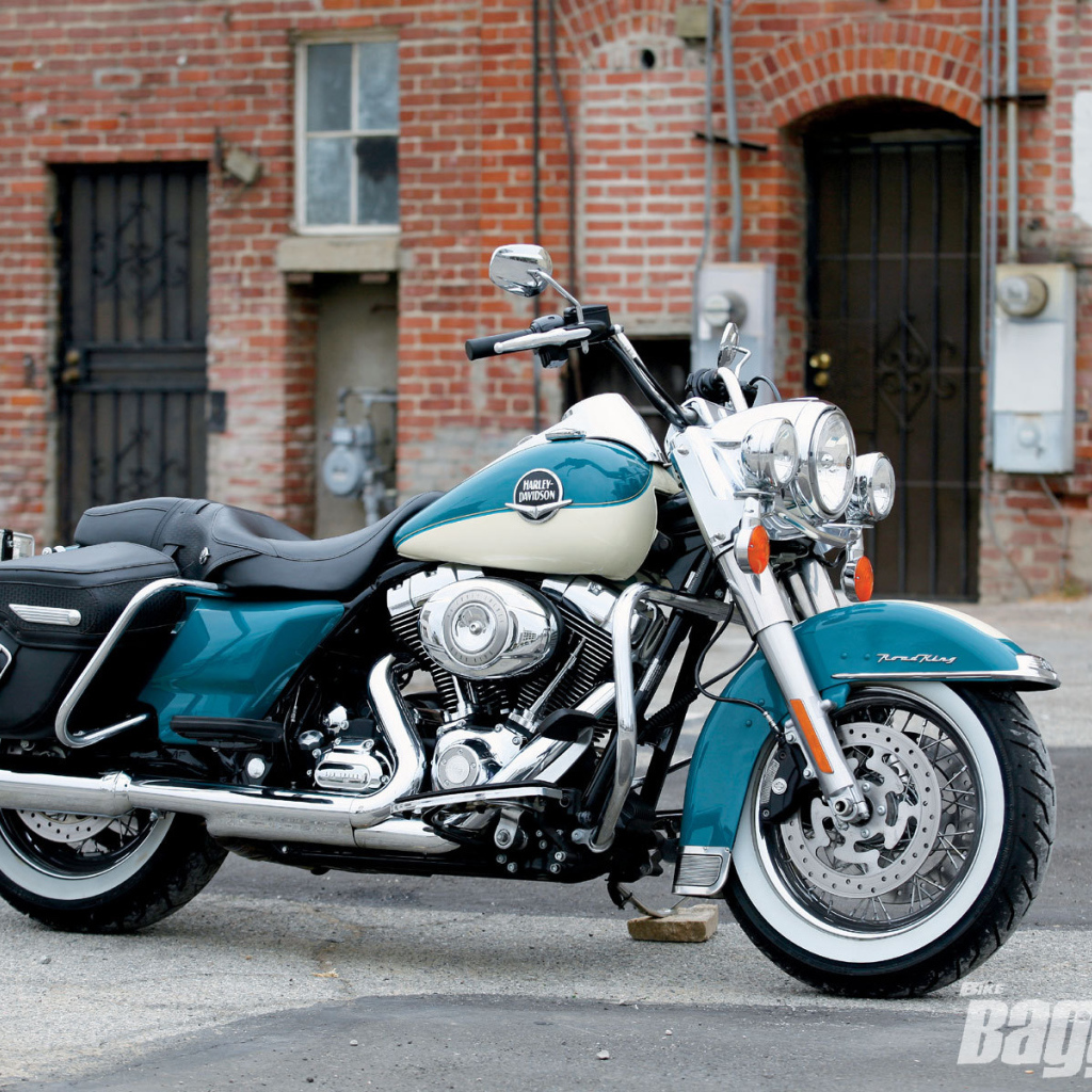 Новый надежный мотоцикл Harley-Davidson CVO Road King