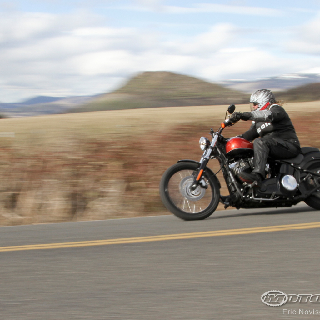 Новый надежный мотоцикл Harley-Davidson Softail Blackline