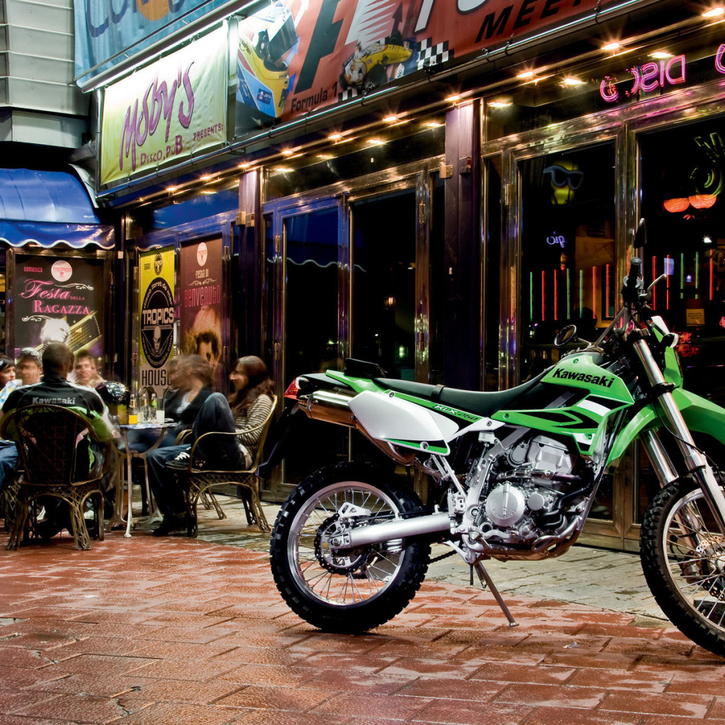 Новый надежный мотоцикл Kawasaki KLX 250