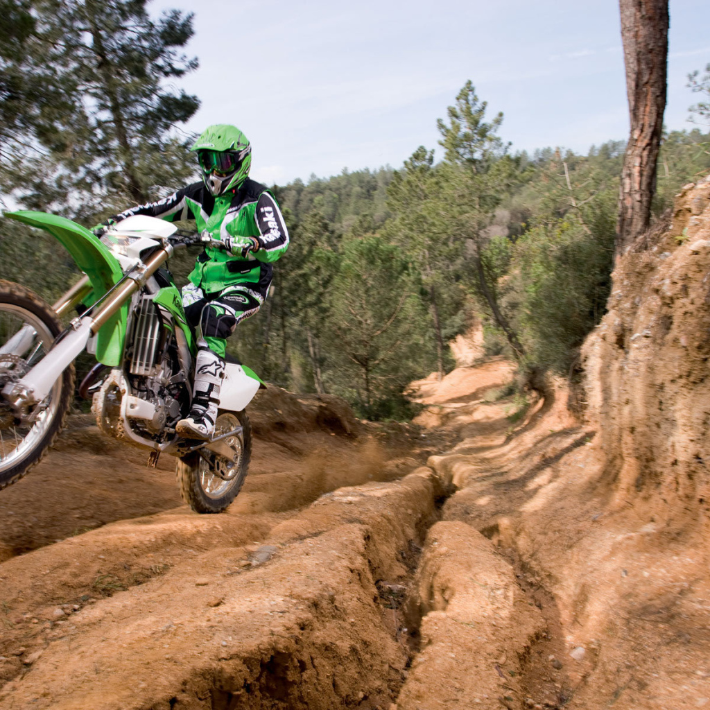 Новый надежный мотоцикл Kawasaki KLX 450 R