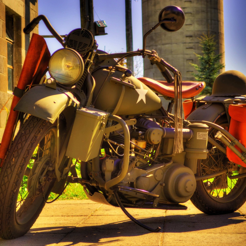 Старый армейский мотоцикл