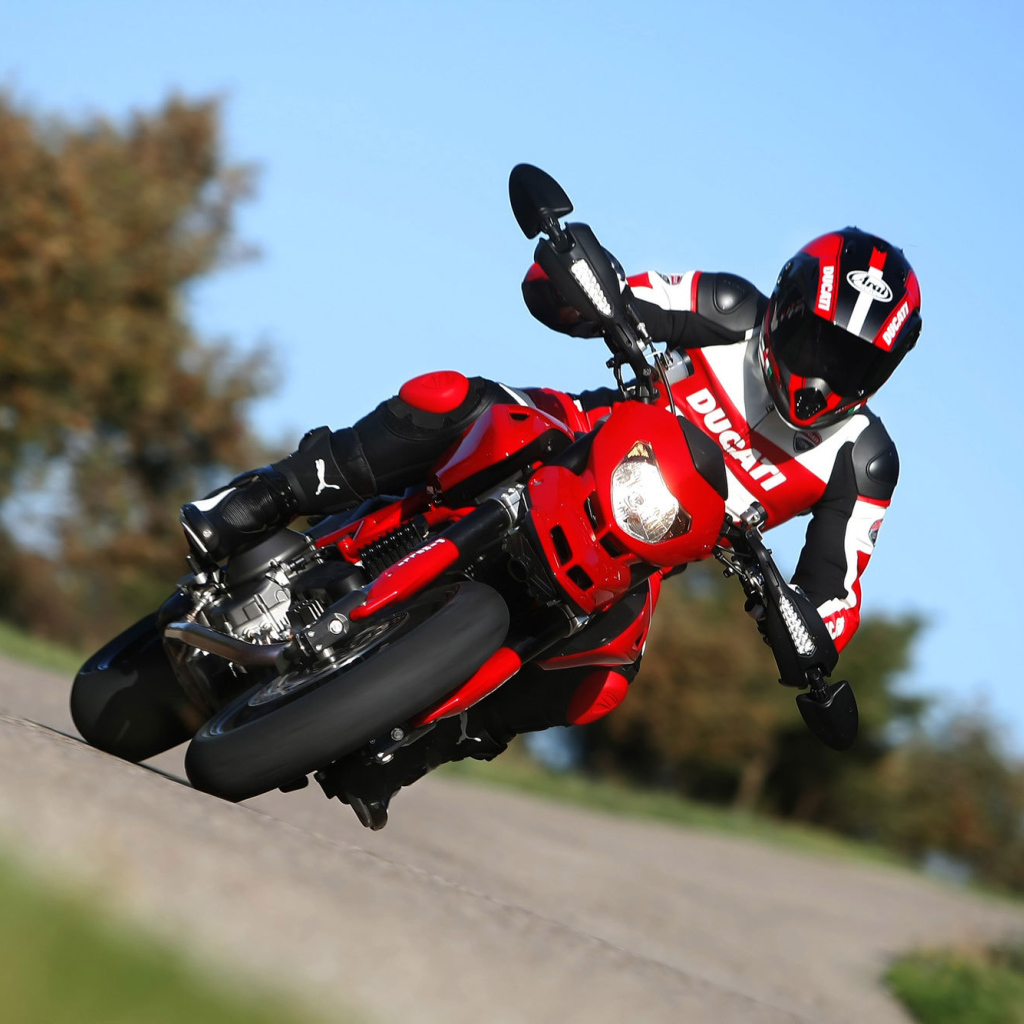 Популярный мотоцикл Ducati Hypermotard SP