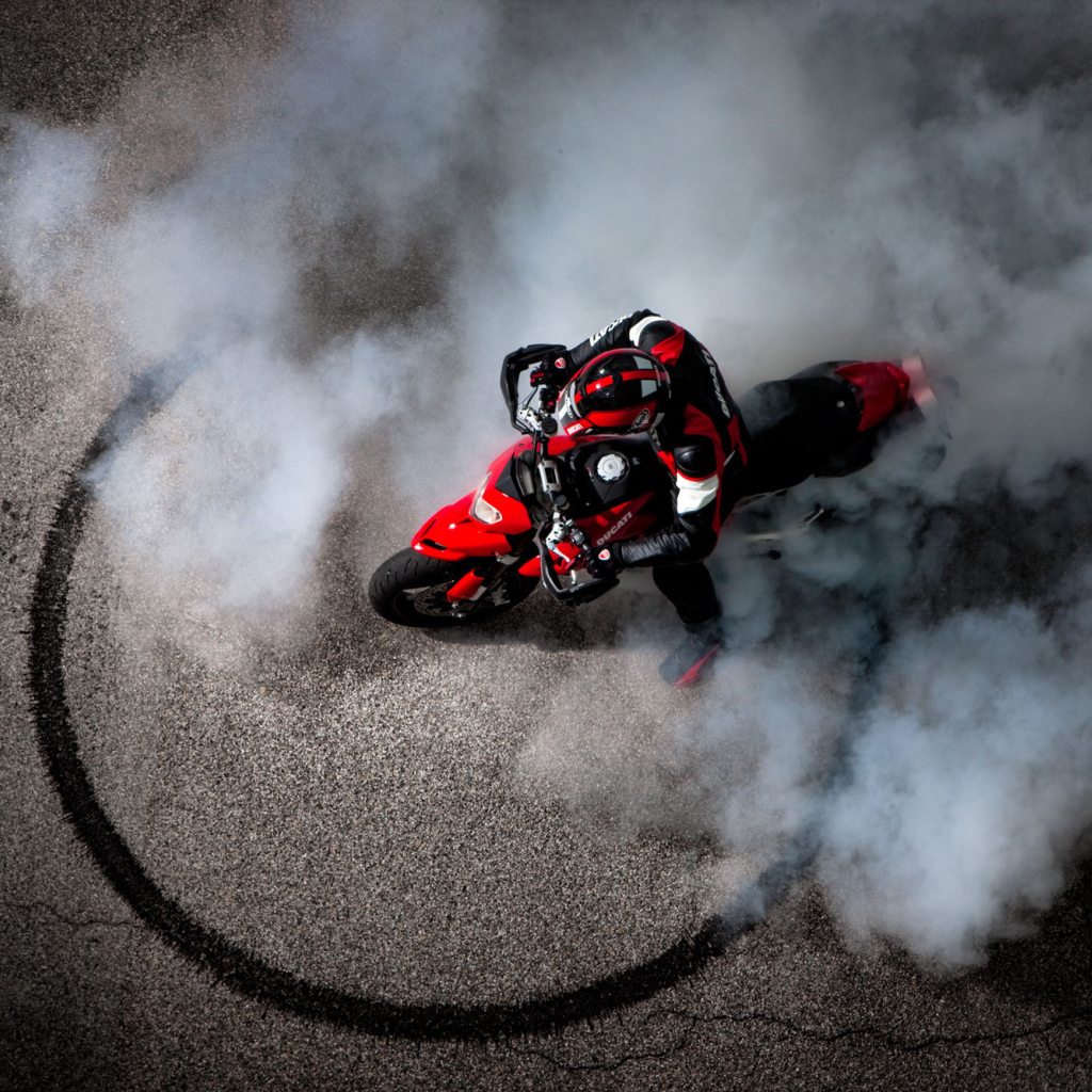 Популярный мотоцикл Ducati Hyperstrada