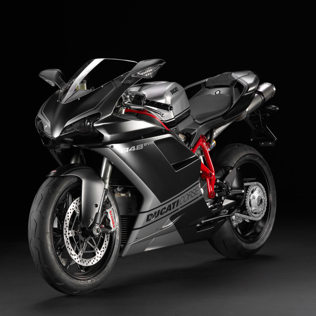 Популярный мотоцикл Ducati Superbike 848 Evo