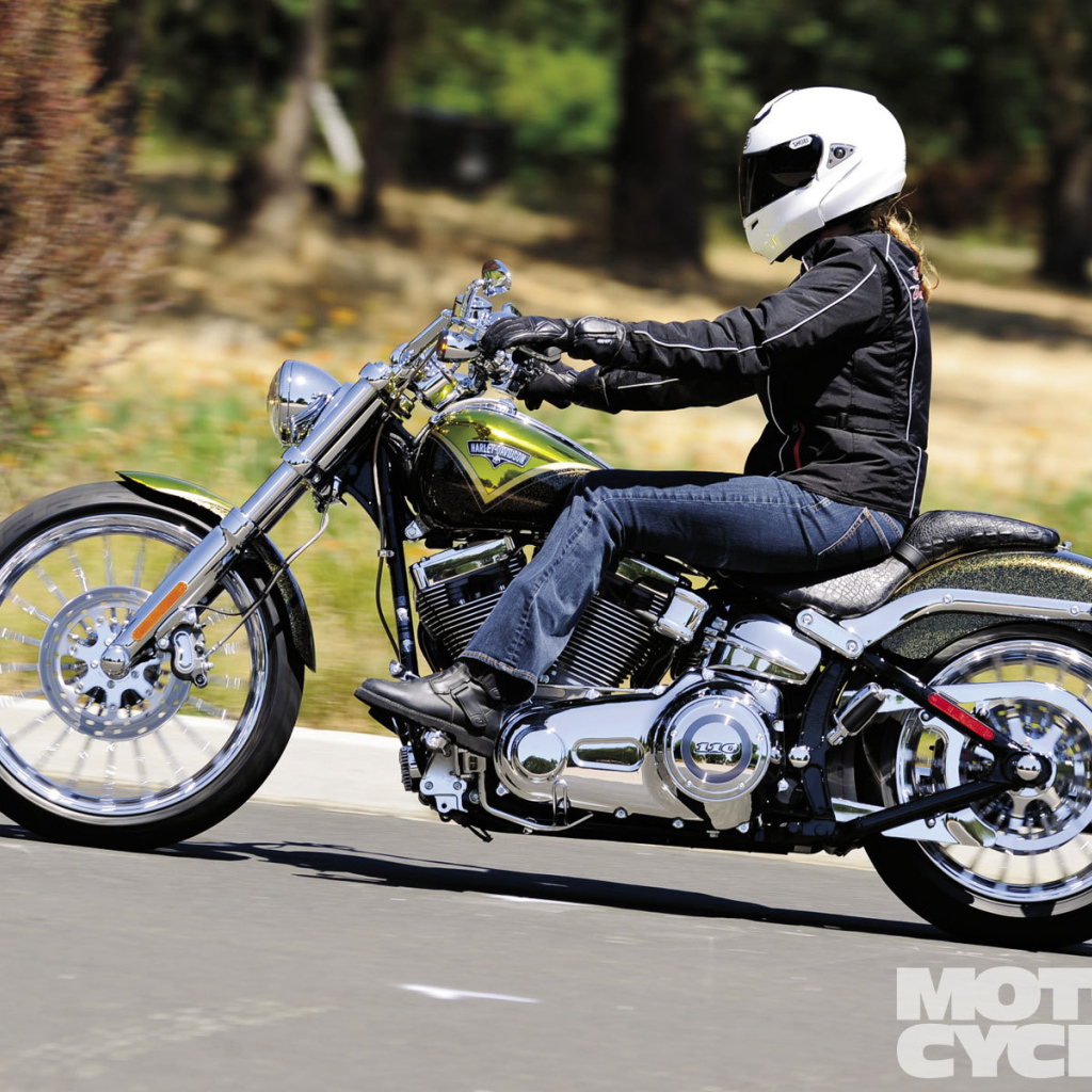 Популярный мотоцикл Harley-Davidson CVO Breakout
