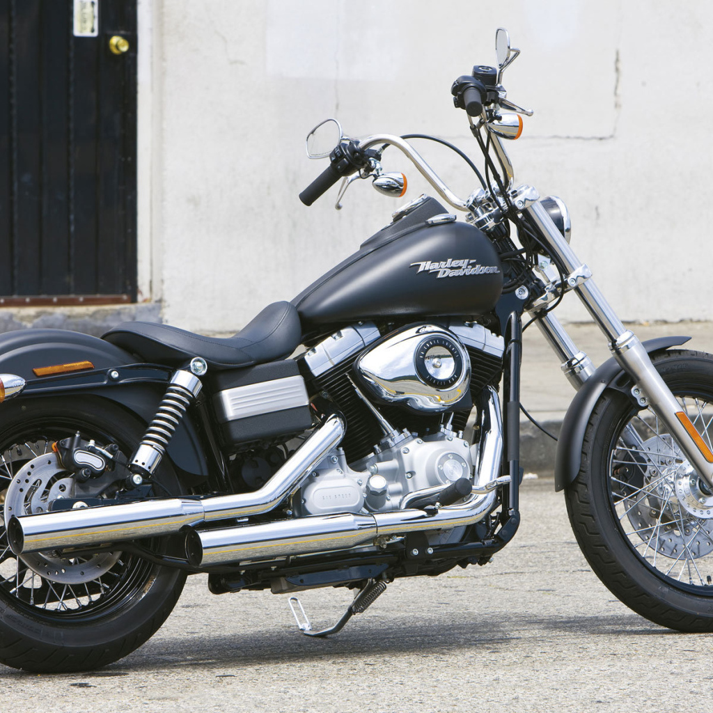 Популярный мотоцикл Harley-Davidson Dyna Street Bob