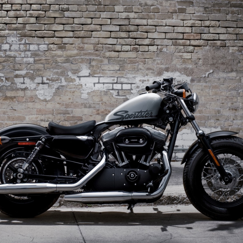 Популярный мотоцикл Harley-Davidson XL 1200X Sportster Forty-Eight