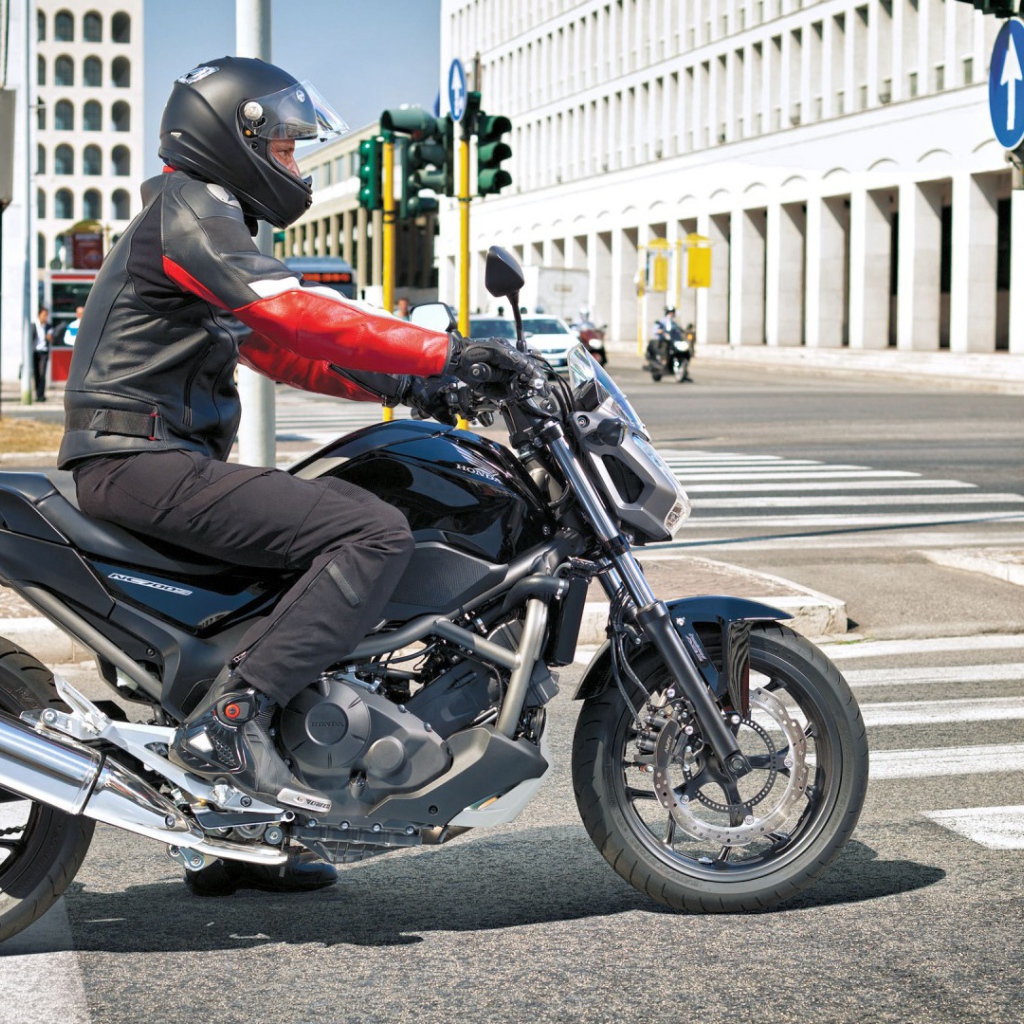 Популярный мотоцикл Honda NC 700 S