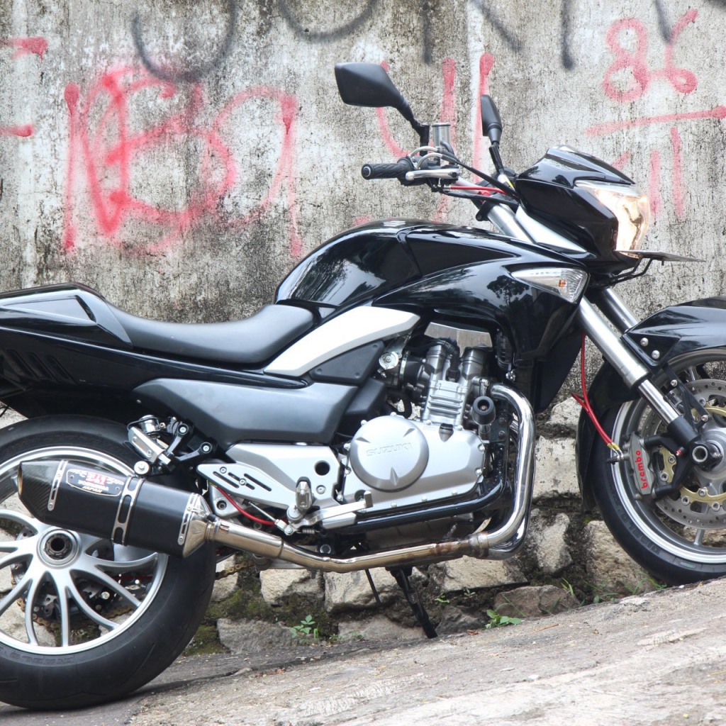 Популярный мотоцикл Suzuki   Inazuma