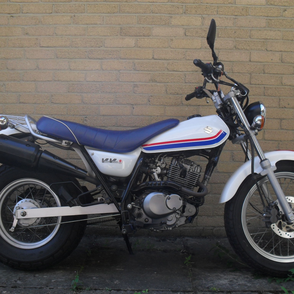 Популярный мотоцикл Suzuki RV 125