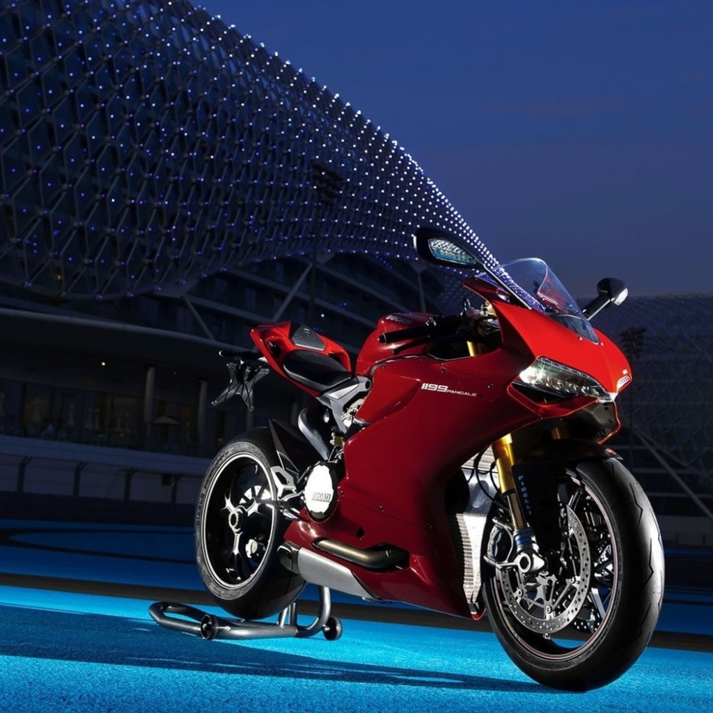 Красный мотоцикл Ducatti