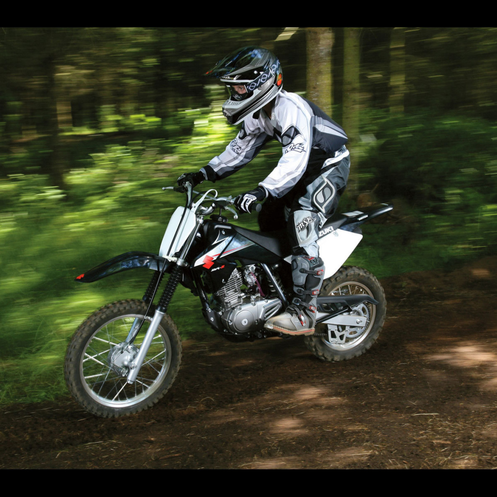 Надежный мотоцикл Suzuki DR-Z 125